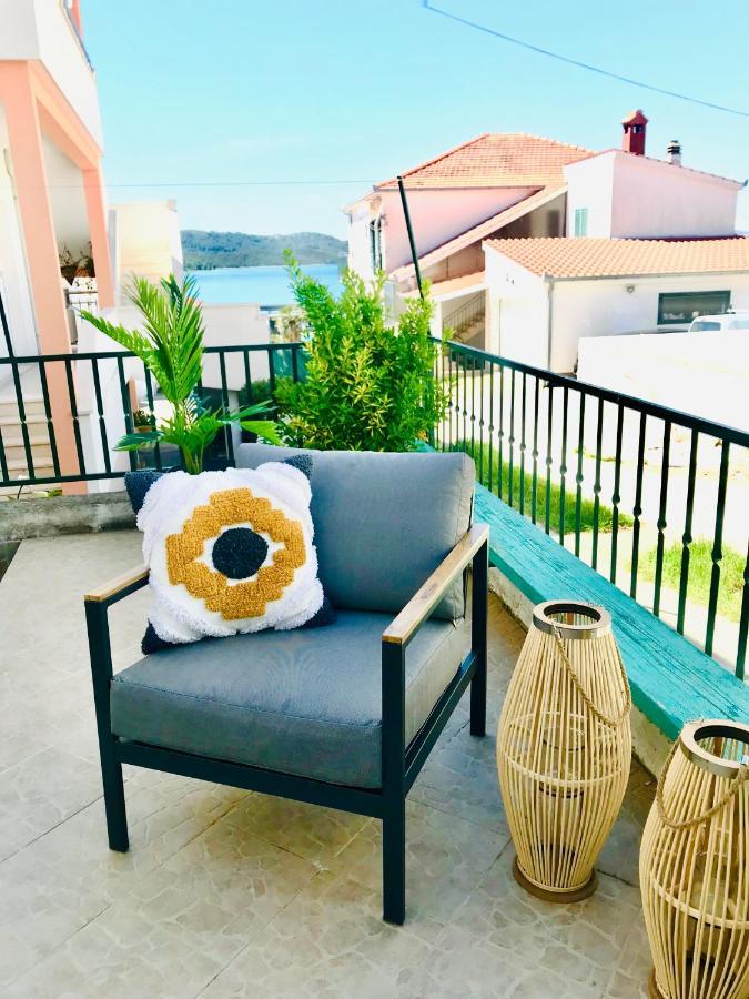Apartmani-Okrug Gornji-Ciovo トロギール エクステリア 写真