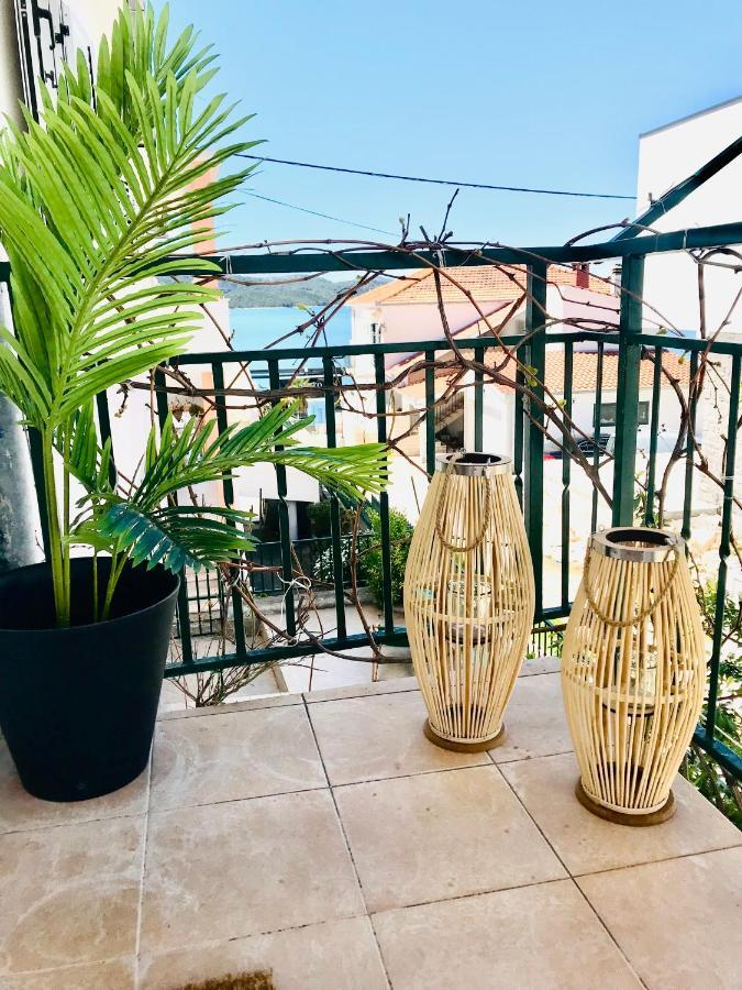 Apartmani-Okrug Gornji-Ciovo トロギール エクステリア 写真