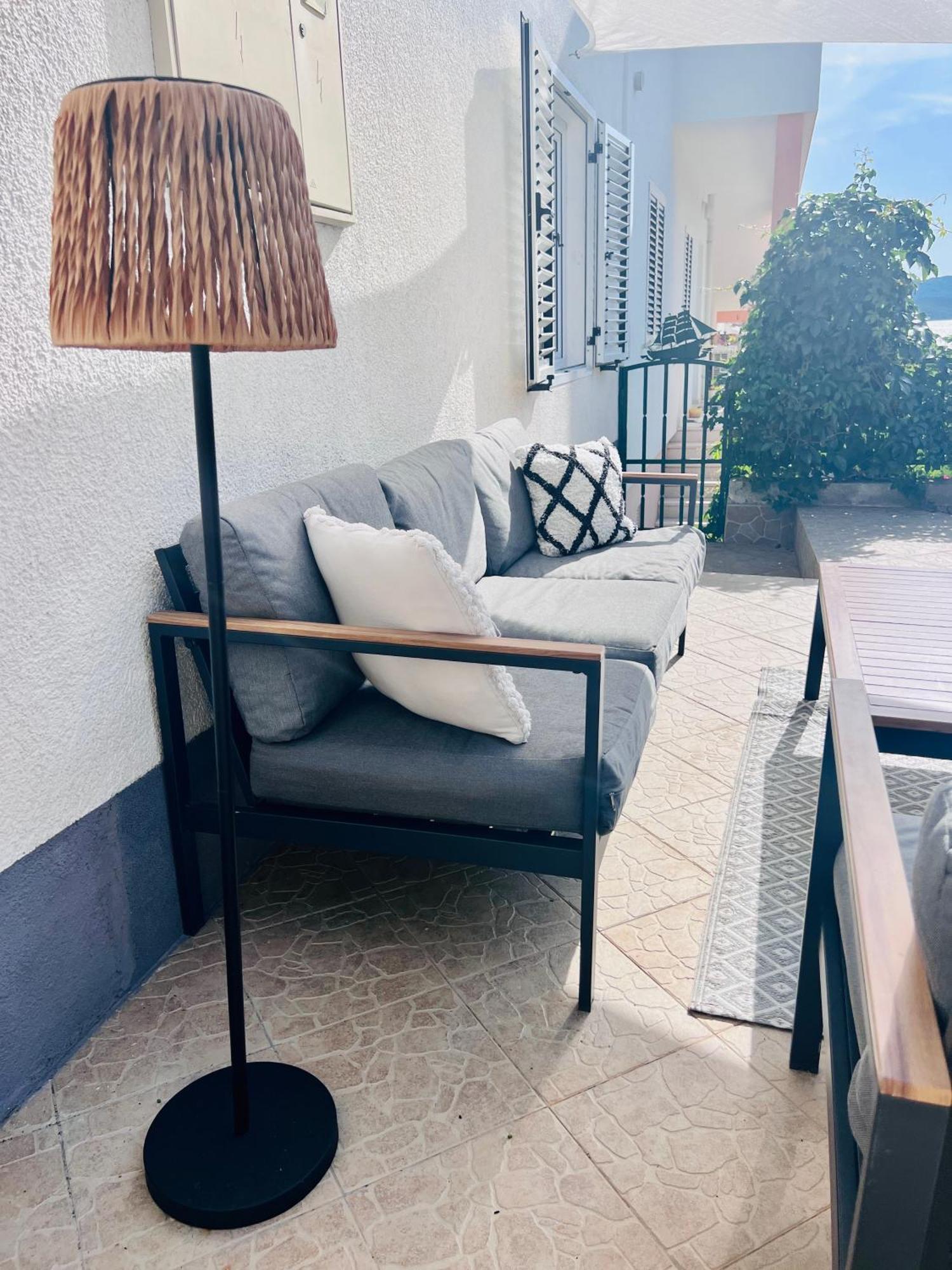Apartmani-Okrug Gornji-Ciovo トロギール エクステリア 写真